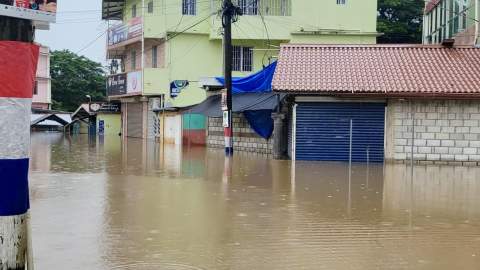 Tormenta tropical Sara toca tierra en Belice y genera inundaciones.jpg