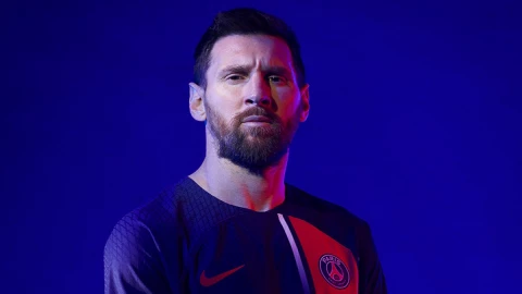 Messi con la camiseta del PSG de la temporada 2023-24
