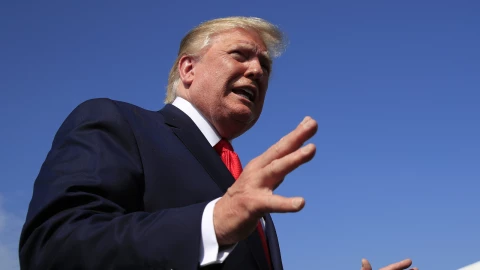 Esta foto de archivo del domingo 7 de julio del 2019 muestra al presidente Donald Trump hablando en el Aeropuerto Municipal de Morristown en Morristown, Nueva Jersey. Imagen: AP