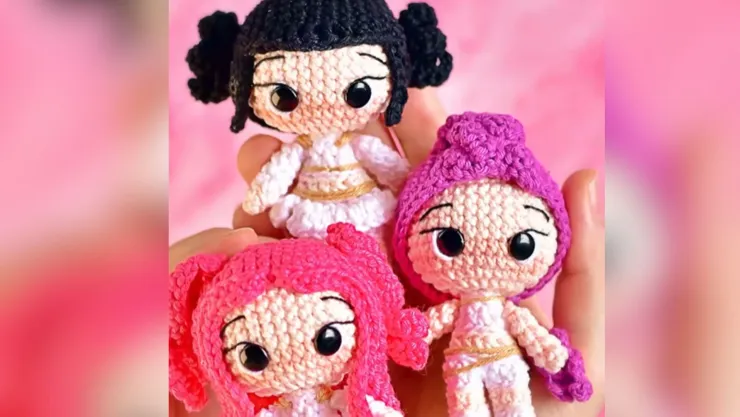 Es posible hacer amigurumis, o muñecas de crochet, de las “KPop Demon Hunters”.