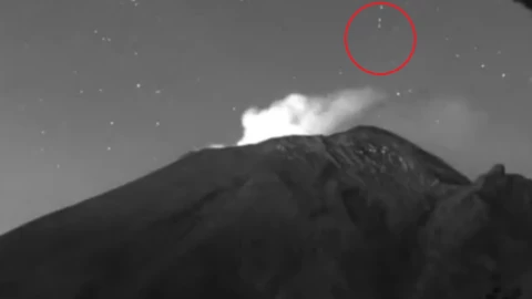 Captan fila de luces entrando al volcán Popocatépetl; este es el monitoreo de hoy
