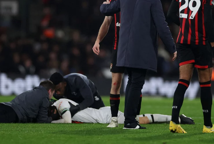 Tom Lockyer se desmaya en pleno partido entre Bournemouth y Luton 