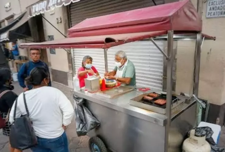 Fallece el creador de los hotdogs más famosos en Querétaro: ¿Quién era Juan León Rico?