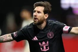Lionel Messi anota doblete y recorta distancia con Cristiano Ronaldo