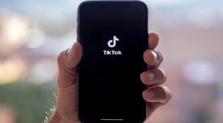 TikTok elimina cuentas rusas por influencia encubierta en elecciones de EE.UU.