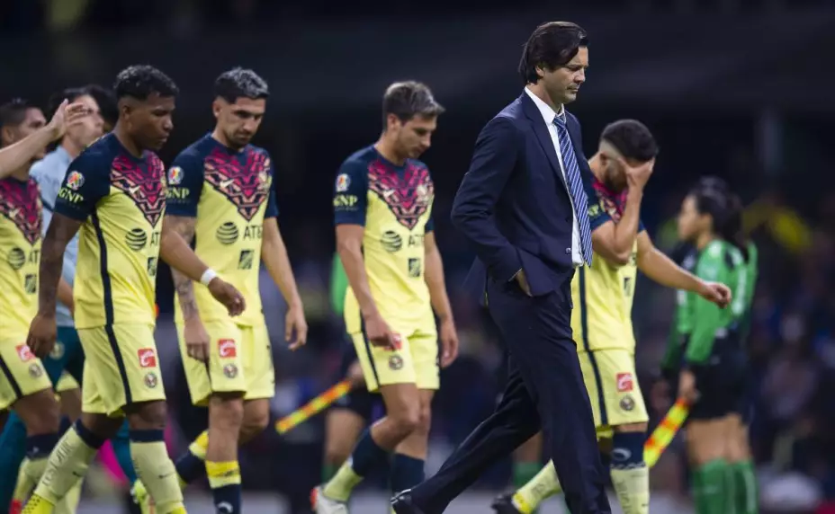 Vestidor roto América Santiago Solari