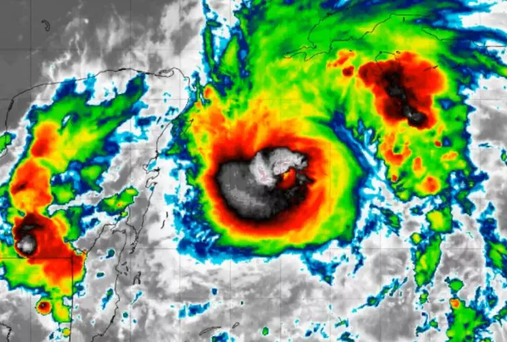 ÚLTIMA HORA_ Huracán Beryl sube a categoría 3 antes de tocar tierra en Quintana Roo