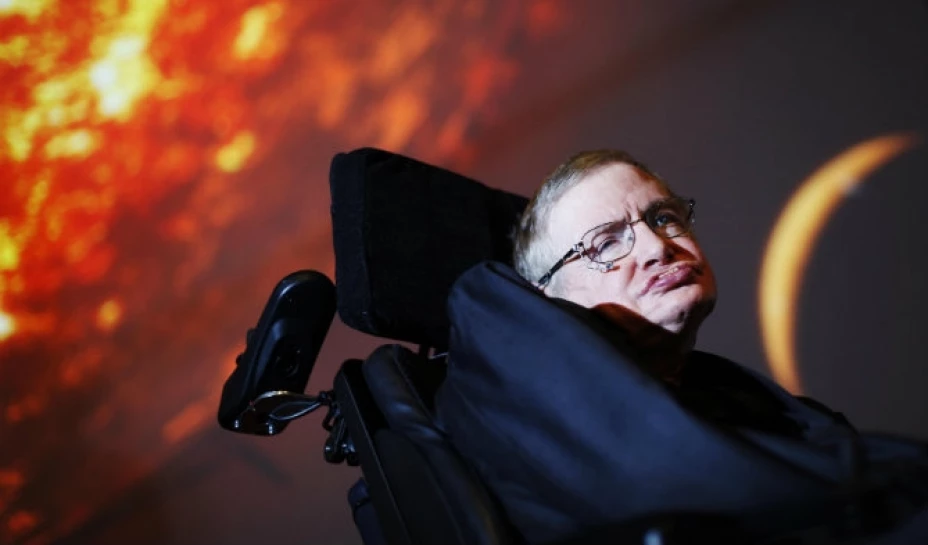 El físico afirmó en una entrevista que “el desarrollo de una completa inteligencia artificial podría traducirse en el fin de la raza humana”