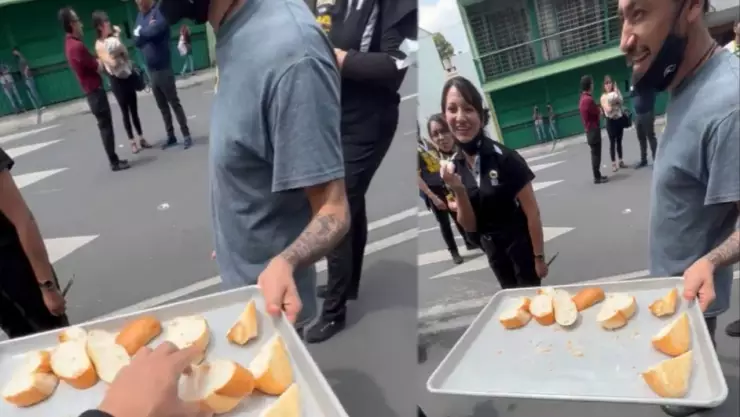 joven reparte bolillos tras sismo en Michoacán.jpg