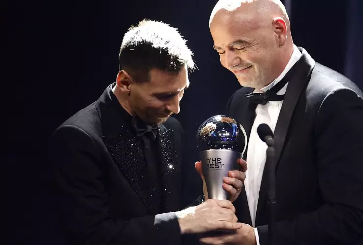 Lionel Messi recibiendo el premio The Best