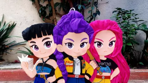 4 diseños de piñatas caseras de KPop Demon Hunters para celebrar los cumpleaños de los niños