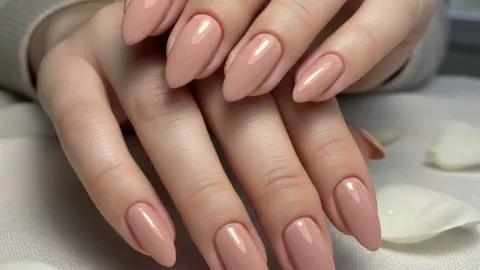 Uñas color nude con rosa