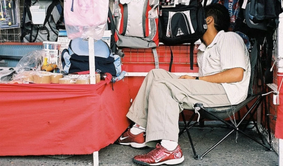 La iniciativa establece beneficios como créditos y descuentos fiscales para incentivar a las personas que desempeñan en la informalidad a que ingresen a un régimen legal