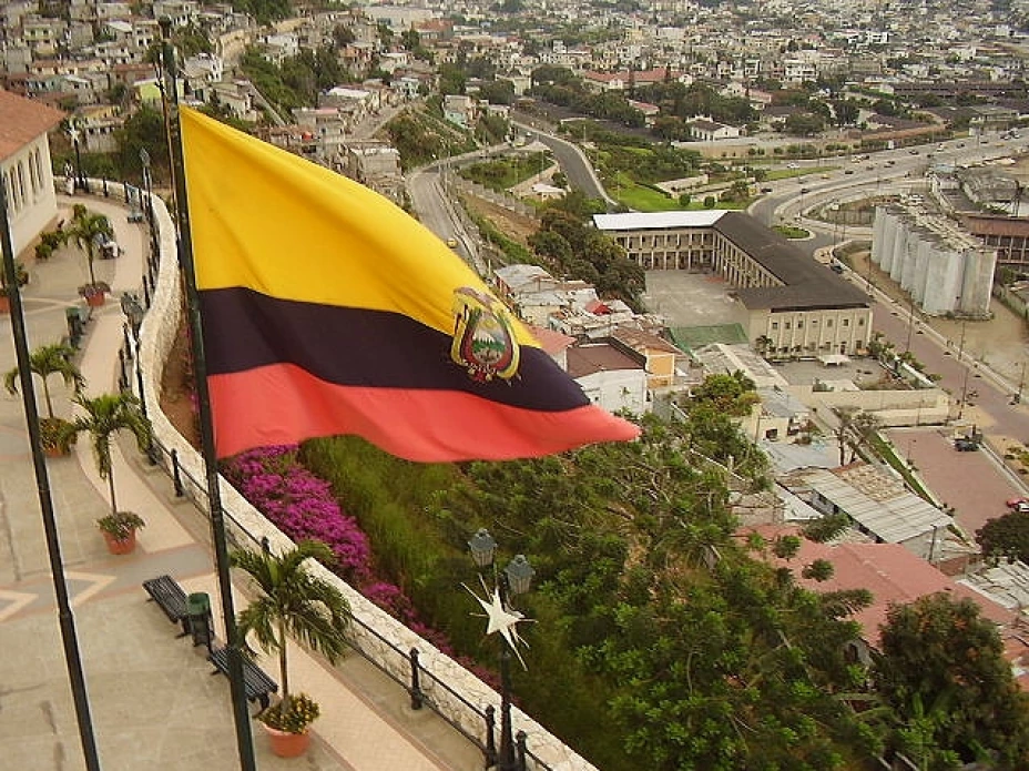 El canciller ecuatoriano anunció que su país recibió una solicitud de asilo político Edward Snowden