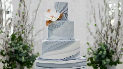 49 ideas de pastel de bodas que puedes tomar como inspiración: desde sencillos hasta muy elaborados.
