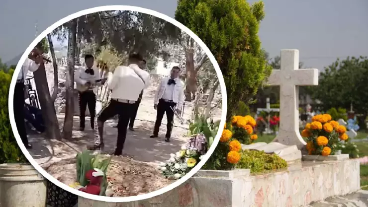 ‘Que ch… también la difunta’: Mariachis cantan ‘El Mono de Alambre’ en pleno entierro