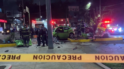 CDMX: Choque en Calzada de la Viga deja una mujer prensada dentro del auto