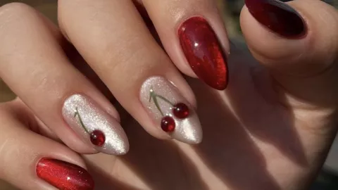 Te enamorarás de estos 9 diseños de uñas con efecto ojo de gato color rojo