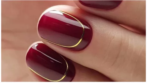 diseños de uñas vino con dorado clásico