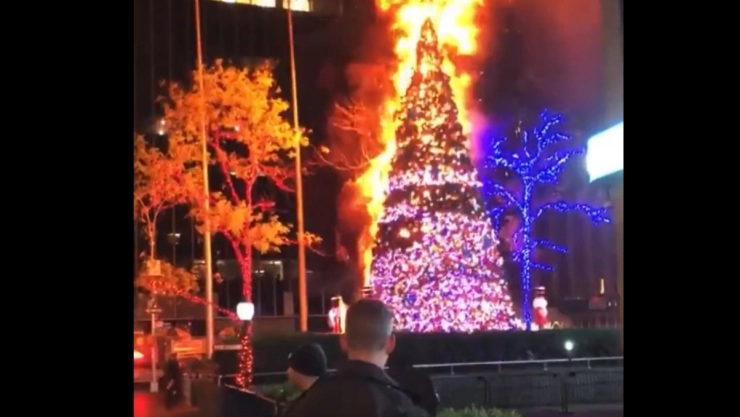 hombre arbol de navidad nueva york