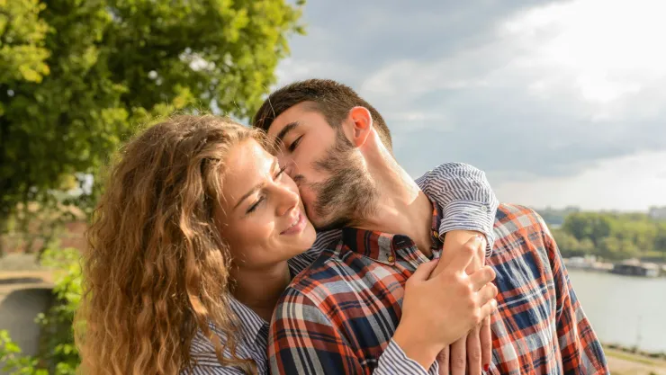 ¿Cuál es el hábito que tienen en común las parejas felices? La ciencia responde