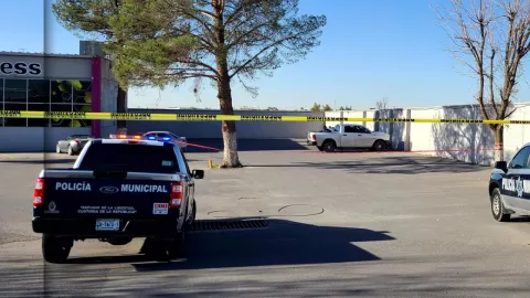 En Ciudad Juárez, una pareja apareció asesinada a tiros afuera de un gimnasio