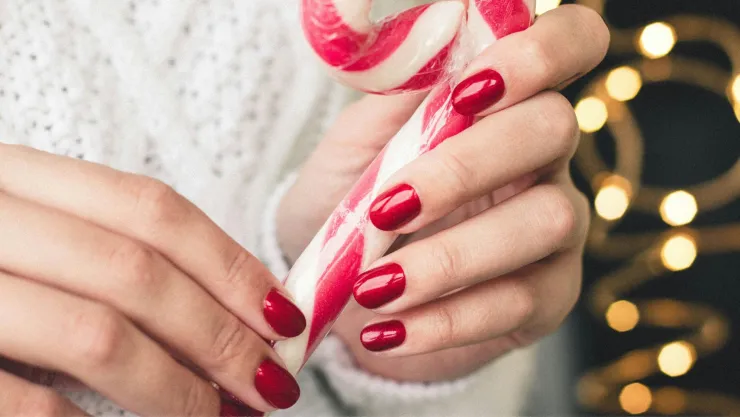 Navidad 2024: Los diseños de uñas para destacar en el invierno