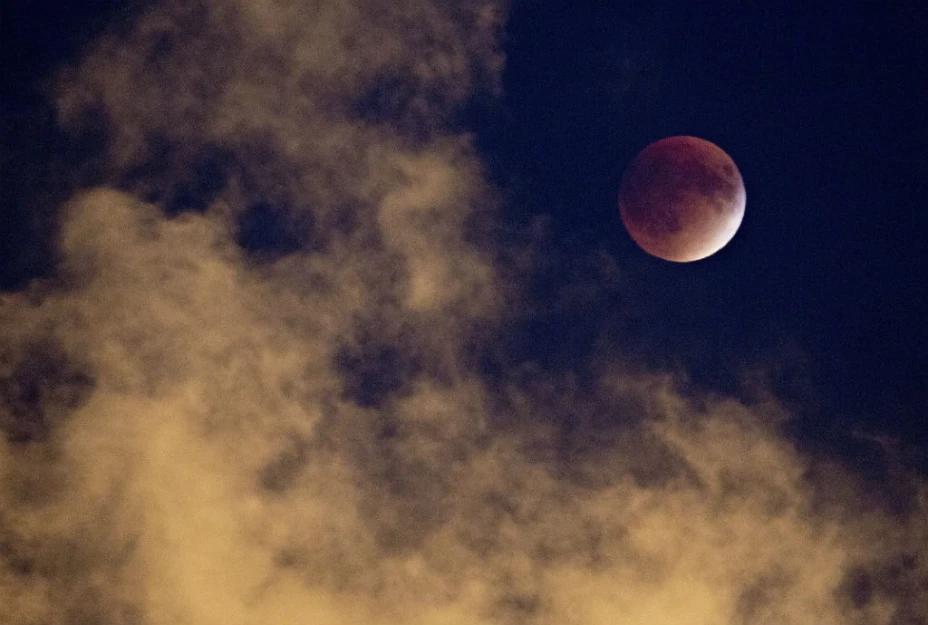 Ecplipse lunar