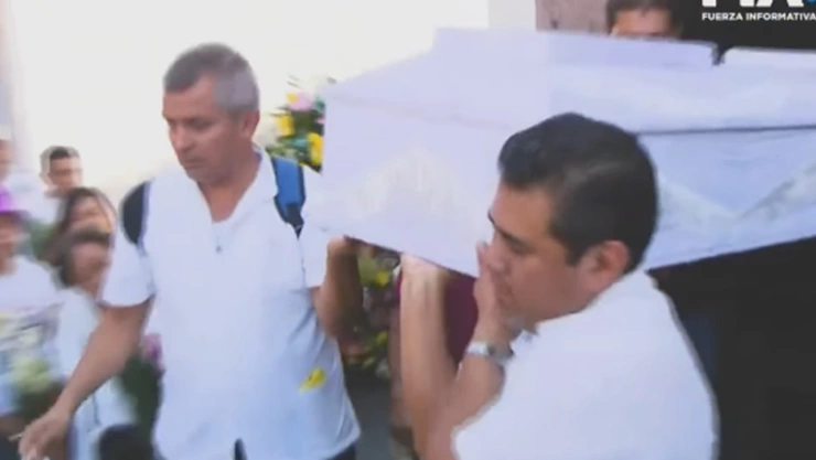 Al grito de justicia, familiares y habitantes de Taxco despiden a la niña Camila