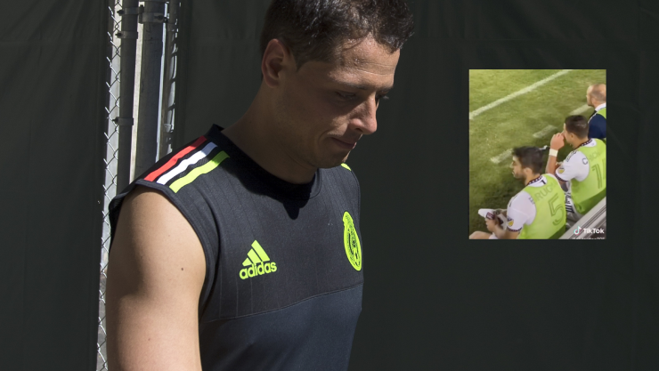 Chicharito hernández jugando con la Selección Mexicana