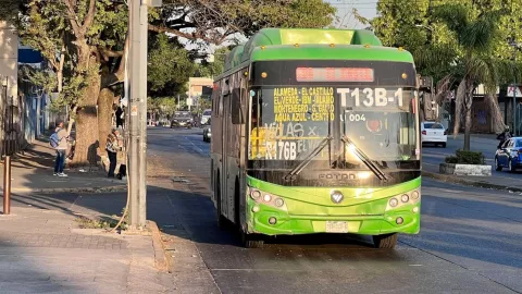 Con un número reducido de unidades, el transporte público retoma sus actividades en Guadalajara