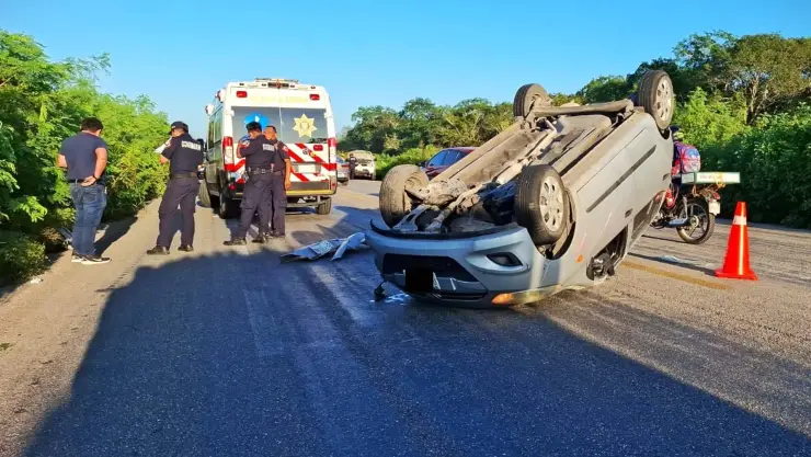 ÚLTIMA HORA: Grave accidente carretero deja dos autos con graves daños y personas lesionadas