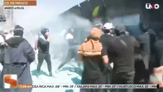 Represión policiaca durante marcha del 15 de noviembre en CDMX