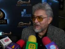 Fato es reconocido con el galardón “El Gran Maestro” por sus 50 años de carrera.jpg