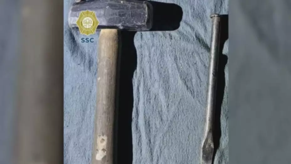 policías-ssc-detienen-a-hombre-con-restos-óseos-panteón-civil-san-nicolás-tolentino-cuerpo.jpeg