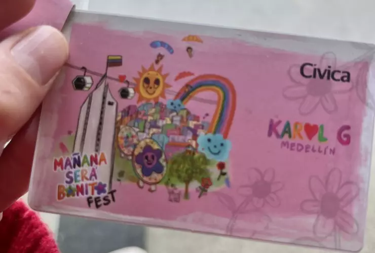 Así son las tarjetas conmemorativas de Karol G lanzadas por el metro de Medellín