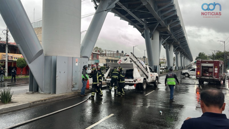 Fuga de gas tras accidente de pipa de gas en Avenida Tláhuac
