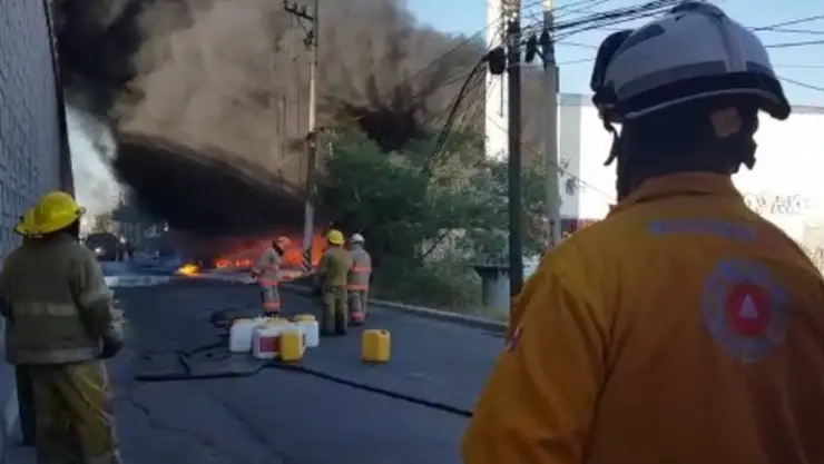 incendio bodega nuevo leon .jpg