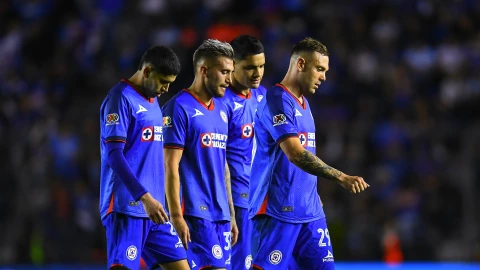 Jugadores de Cruz Azul tras perder ante Pachuca en la Jornada 1
