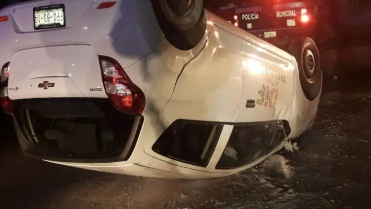 vuelca carro dif atropello perros.jpg