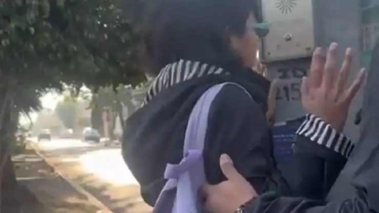 Joven MUERDE a hombre que intentó secuestrarla en, VIDEO