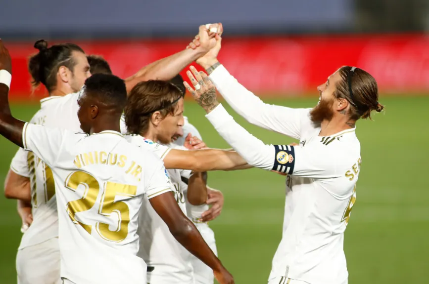 Real Madrid derrotó 2-0 al Mallorca y retomó el liderato.