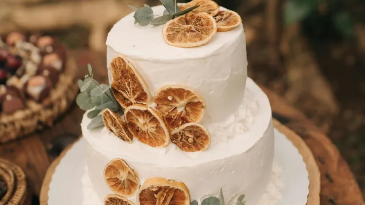 49 ideas de pastel de bodas que puedes tomar como inspiración: desde sencillos hasta muy elaborados.