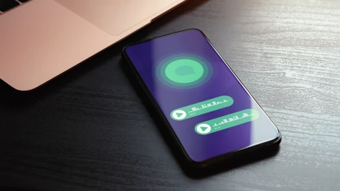 Un teléfono con mensajes de voz.