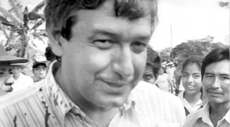 amlo-youtube-zapato-.jpg