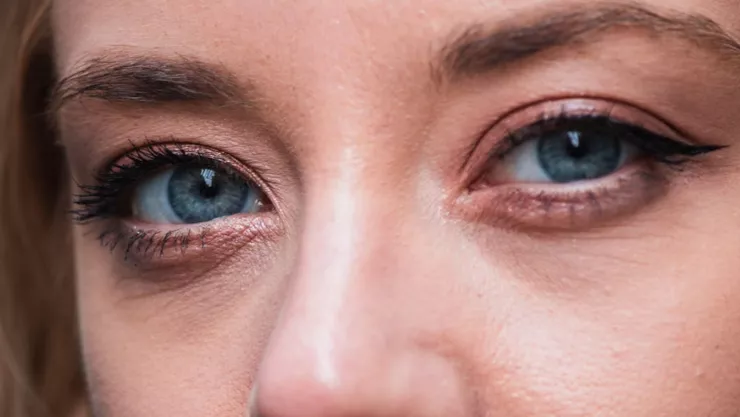 Descubre cuál es el delineado y maquillaje ideal para ojos grandes