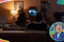 Personas mirando la TV