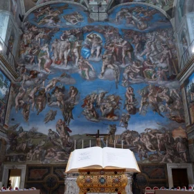 La Capilla Sixtina y el cónclave de la Iglesia católica.
