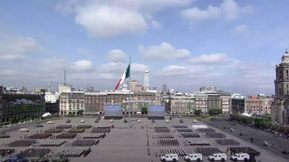 En Vivo Ceremonia del desfile militar por Independencia de México.jpg