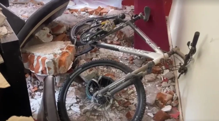 talud-se-desgaja-en-huixquilucan-y-enormes-rocas-destruyen-parte-una-casa-y-un-vehiculo